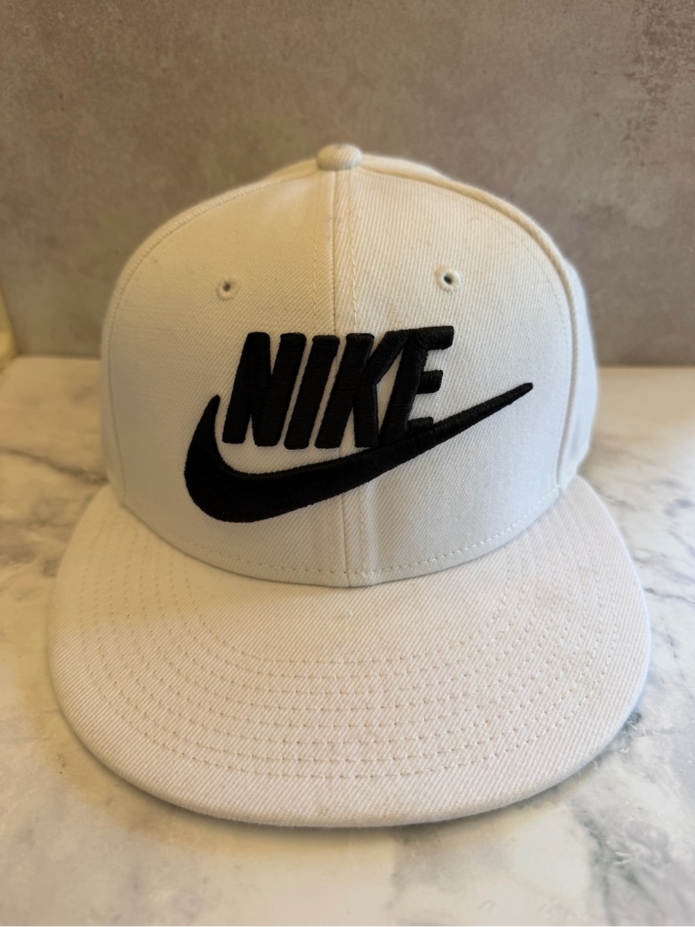 Nike White and Black Flat-Brim Snapback Hat - never worn